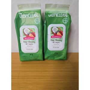 TropiClean Deep Cleaning Pet Wipes Hypoallergenic Berry And Coconut Scent. NEW